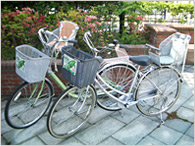 軽井沢は家族連れが多いですよね、子供乗せ自転車も人気です!